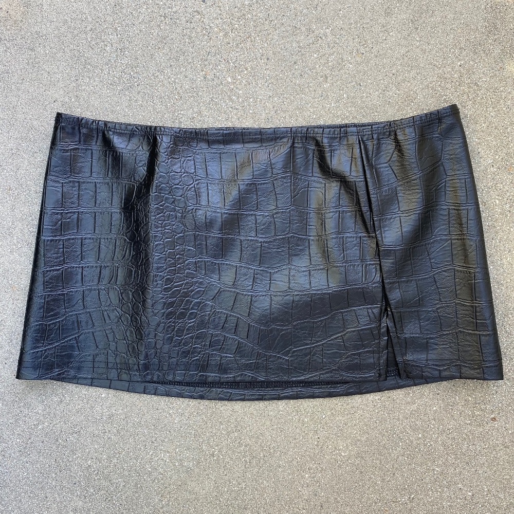 SHEIN Sxy faux leather micro mini skirt